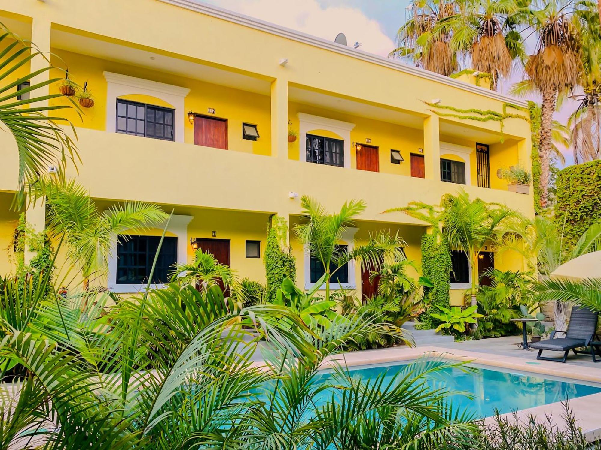 Gallo Azul Hotel, En El Corazon De Todos Santos Exterior photo