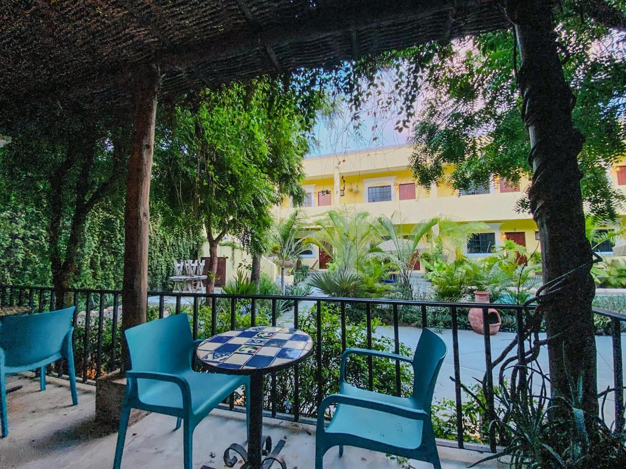 Gallo Azul Hotel, En El Corazon De Todos Santos Exterior photo