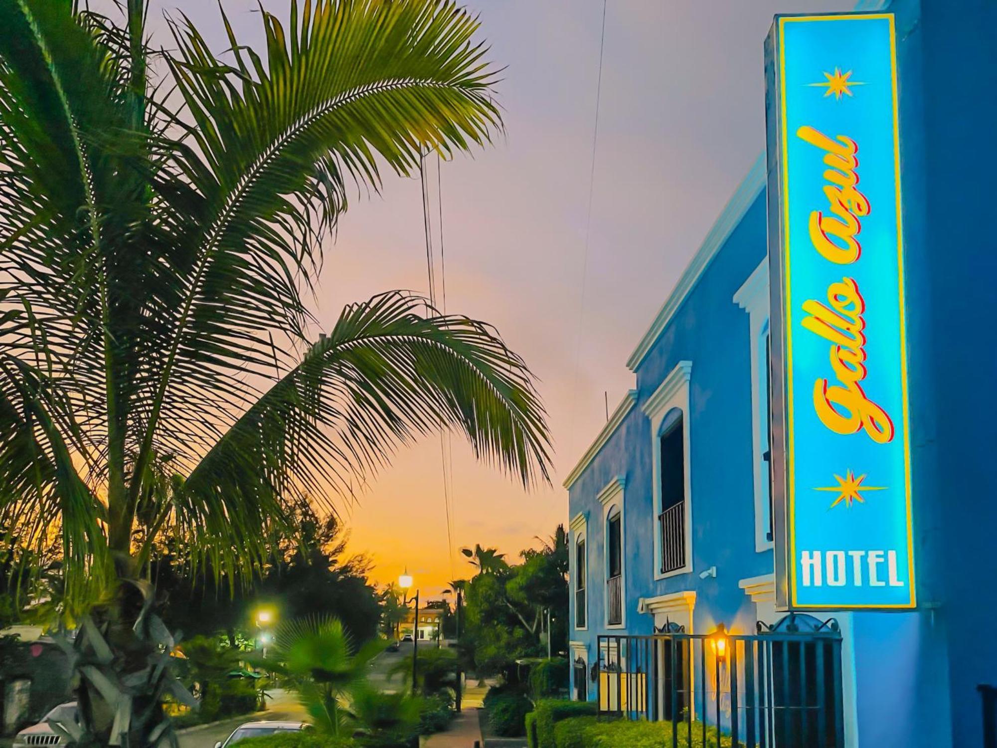 Gallo Azul Hotel, En El Corazon De Todos Santos Exterior photo